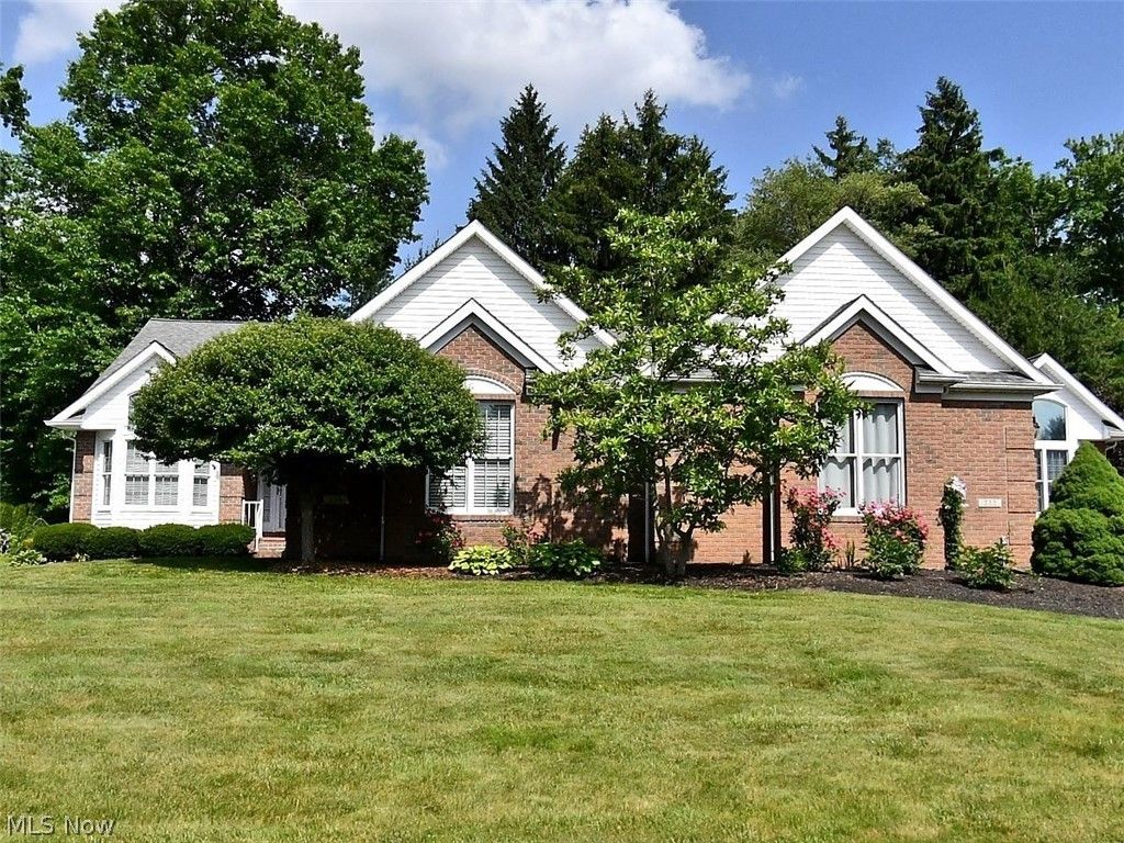 Photo of 220 Blue Winged DR, Warren, OH 44484 (MLS # 5214750)