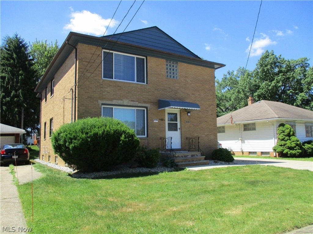 Photo of 3017 Snow Road, Parma, OH 44134 (MLS # 5218734)