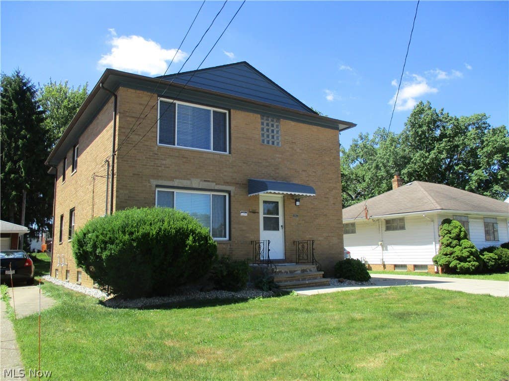 Photo of 3017 Snow Road, Parma, OH 44134 (MLS # 5218734)