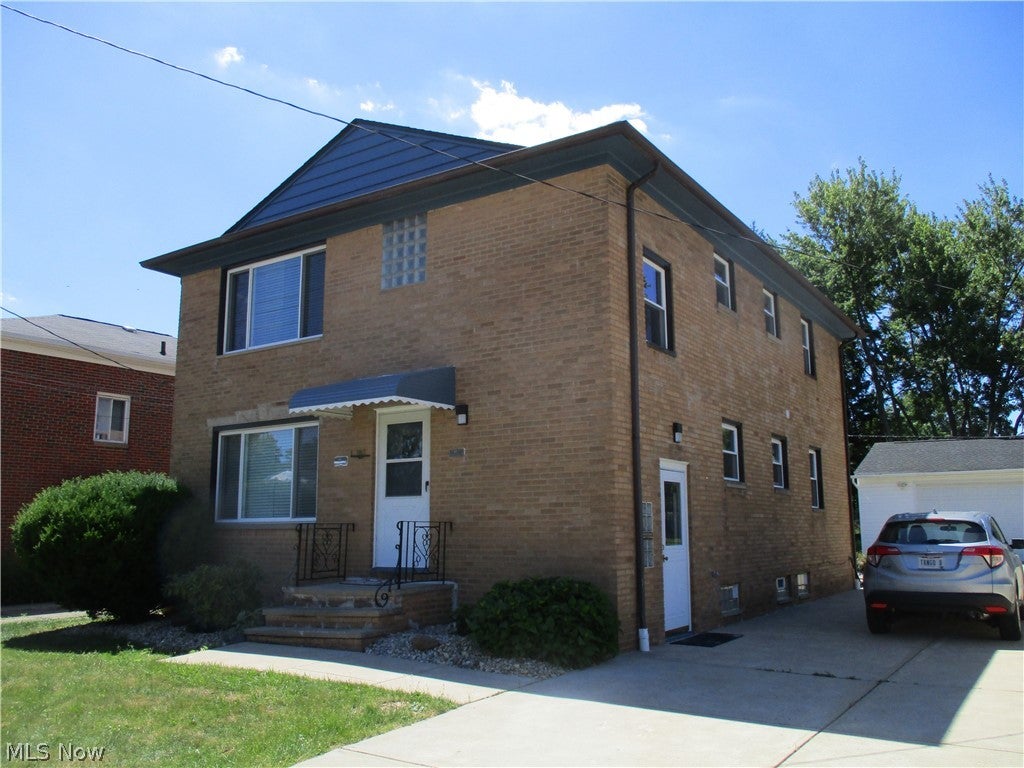Photo of 3017 Snow Road, Parma, OH 44134 (MLS # 5218734)