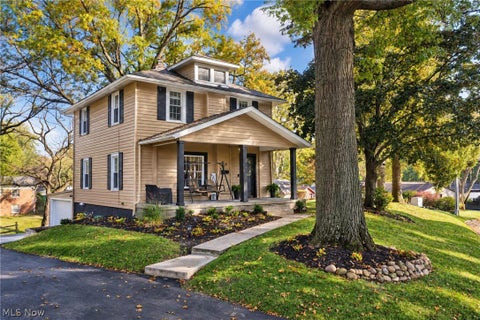 Photo of 814 Thomas Circle NE, Massillon, OH 44646 (MLS # 5255507)