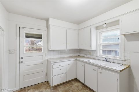 Tiny photo for 516 Burns Street, Mansfield, OH 44903 (MLS # 5190695)