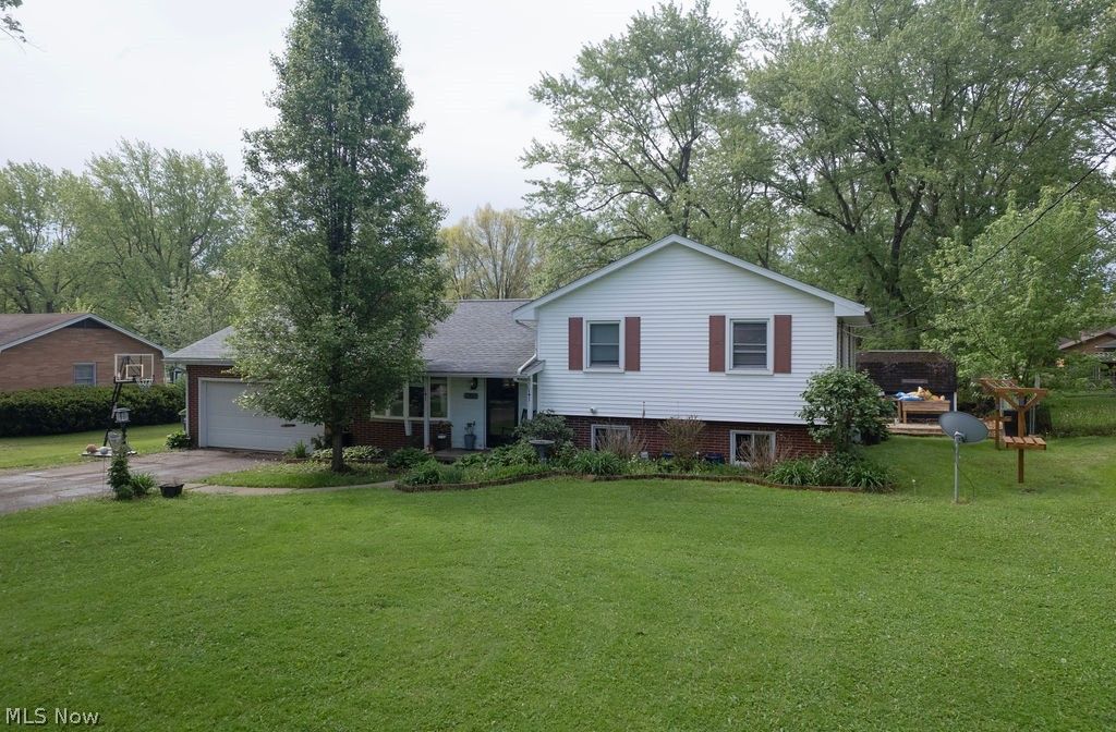 Photo of 1350 W Vine Street, Alliance, OH 44601 (MLS # 5206124)