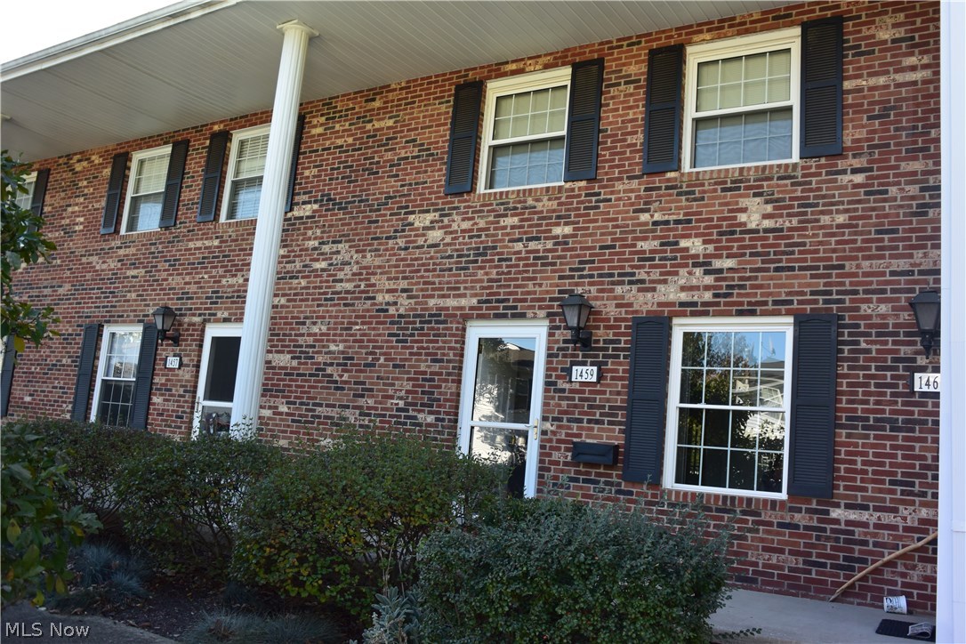 Village In Falls Condo - Residential