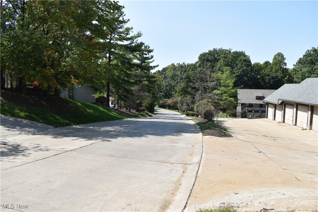 1722 Treetop Trail, Akron, Ohio image 13