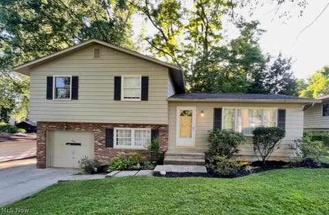 Homes For Sale - 352 Owosso Avenue<br/> Fairlawn, OH 44333