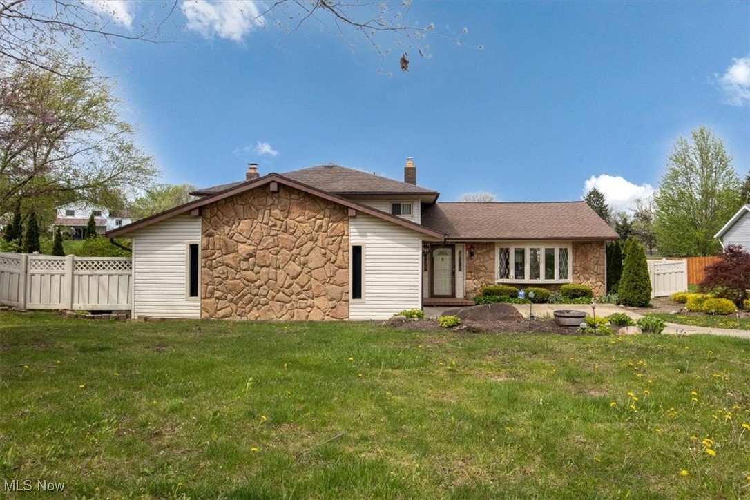 4071 Blossom Court, Brunswick, Ohio image 2