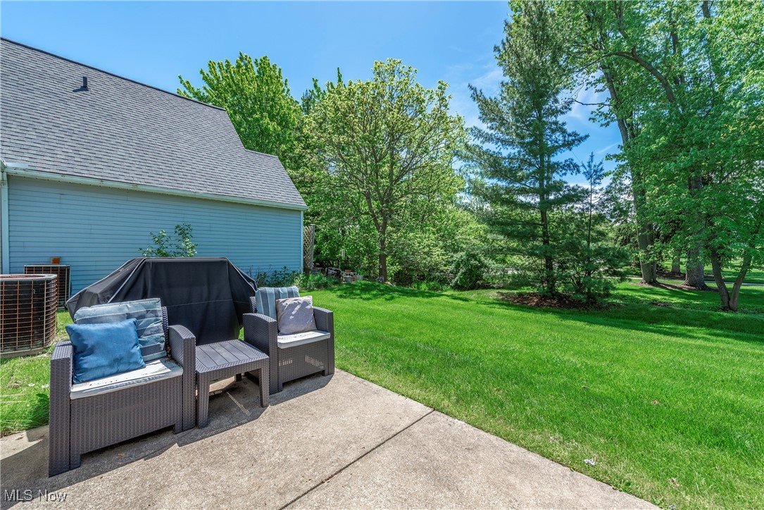 19329 Wheelers Lane, Strongsville, Ohio image 36