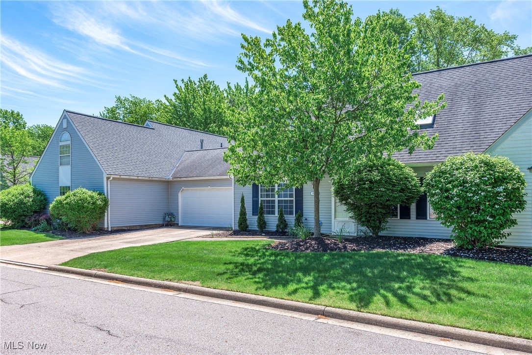 19329 Wheelers Lane, Strongsville, Ohio image 4