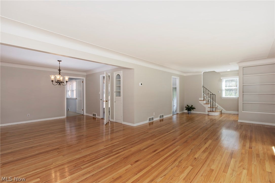 3843 Claridge Oval