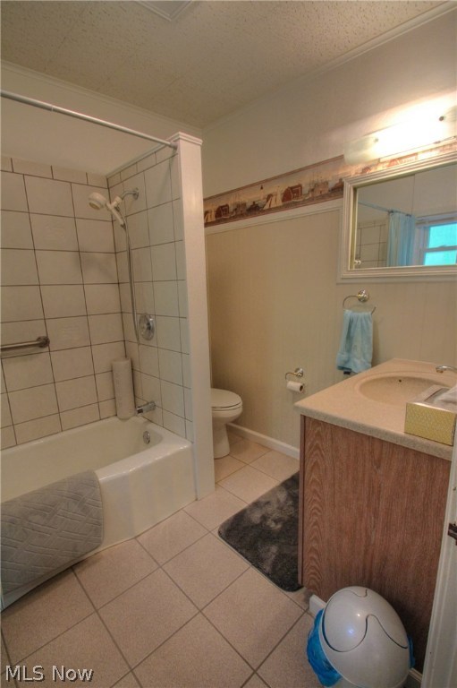 Main image without alt text
