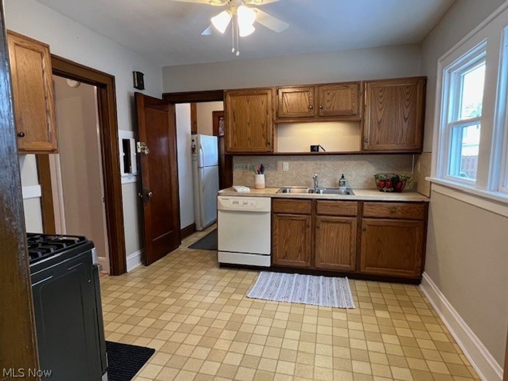 Photo of 2198 Chesterland Avenue, Lakewood, OH 44107 (MLS # 5192544)