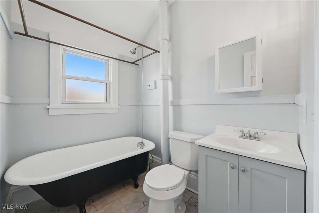 Cleveland, Ohio 44113, United States, 2 Bedrooms Bedrooms, ,1 BathroomBathrooms,Residential,Pending,116563