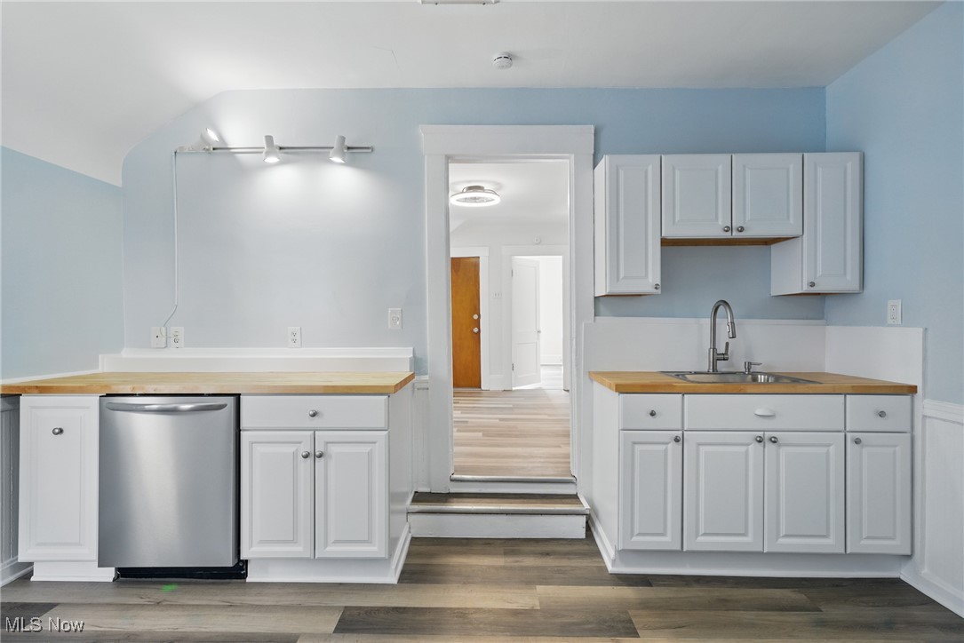 Cleveland, Ohio 44113, United States, 2 Bedrooms Bedrooms, ,1 BathroomBathrooms,Residential,Pending,116563