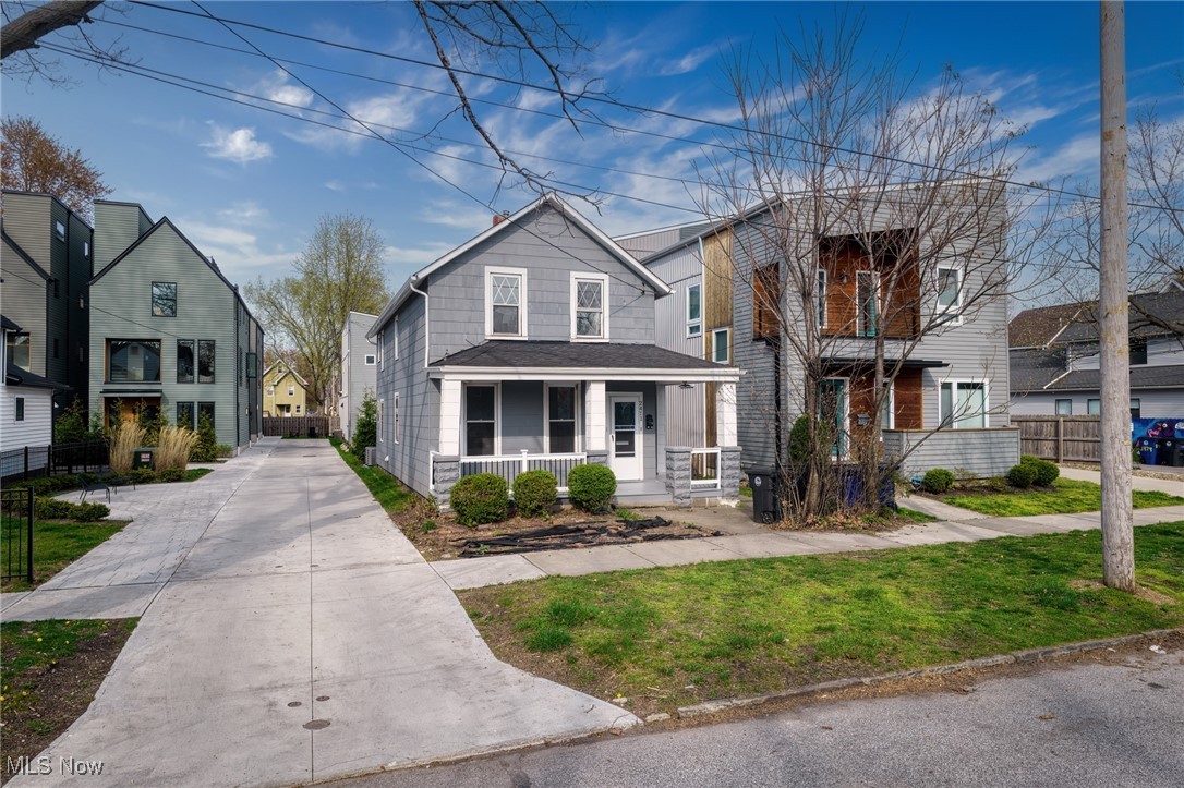 Cleveland, Ohio 44113, United States, 2 Bedrooms Bedrooms, ,1 BathroomBathrooms,Residential,Pending,116563