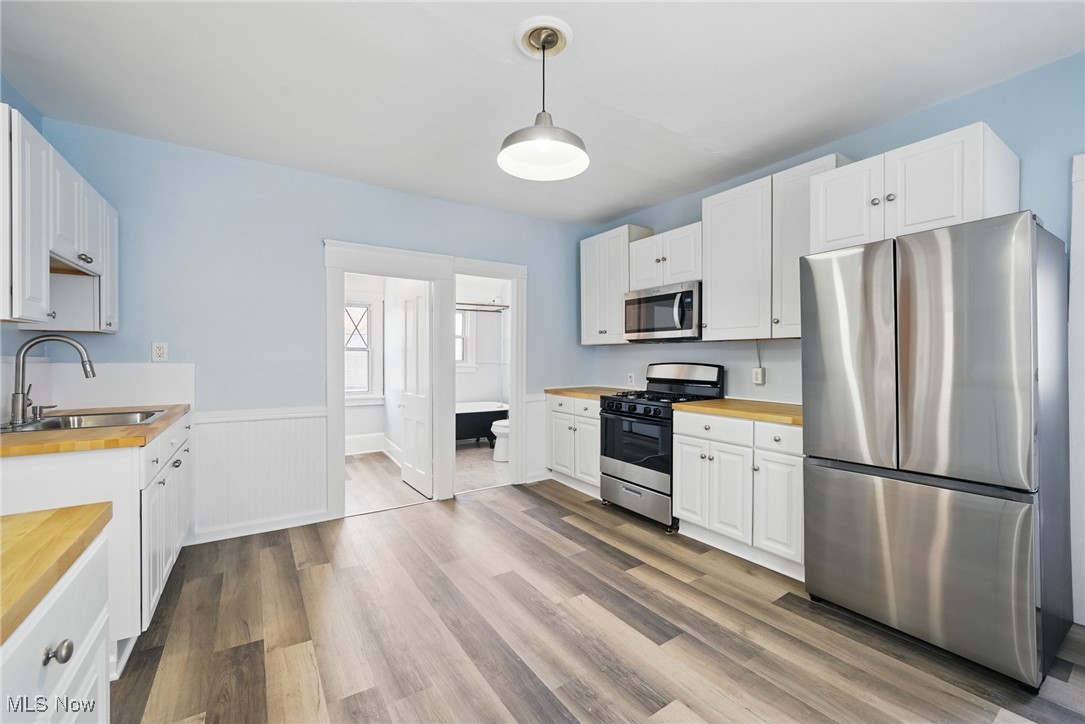 Cleveland, Ohio 44113, United States, 2 Bedrooms Bedrooms, ,1 BathroomBathrooms,Residential,Pending,116563