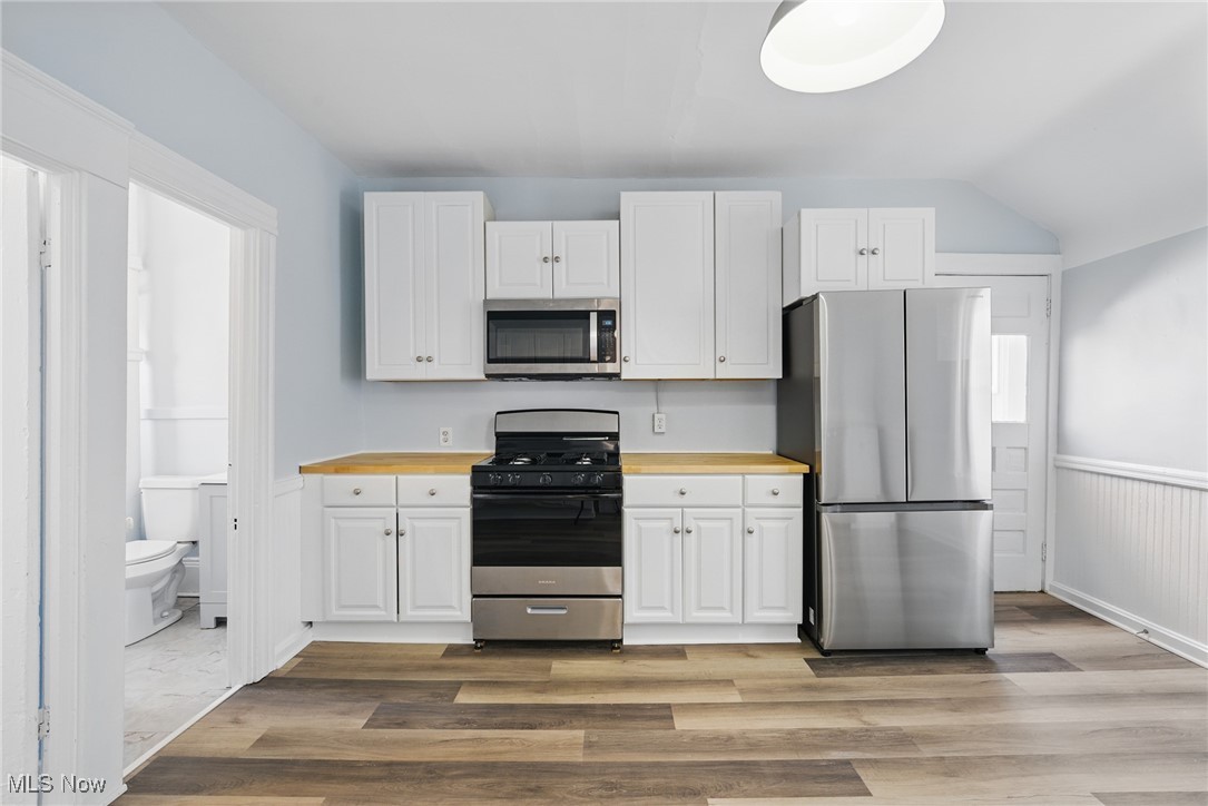Cleveland, Ohio 44113, United States, 2 Bedrooms Bedrooms, ,1 BathroomBathrooms,Residential,Pending,116563