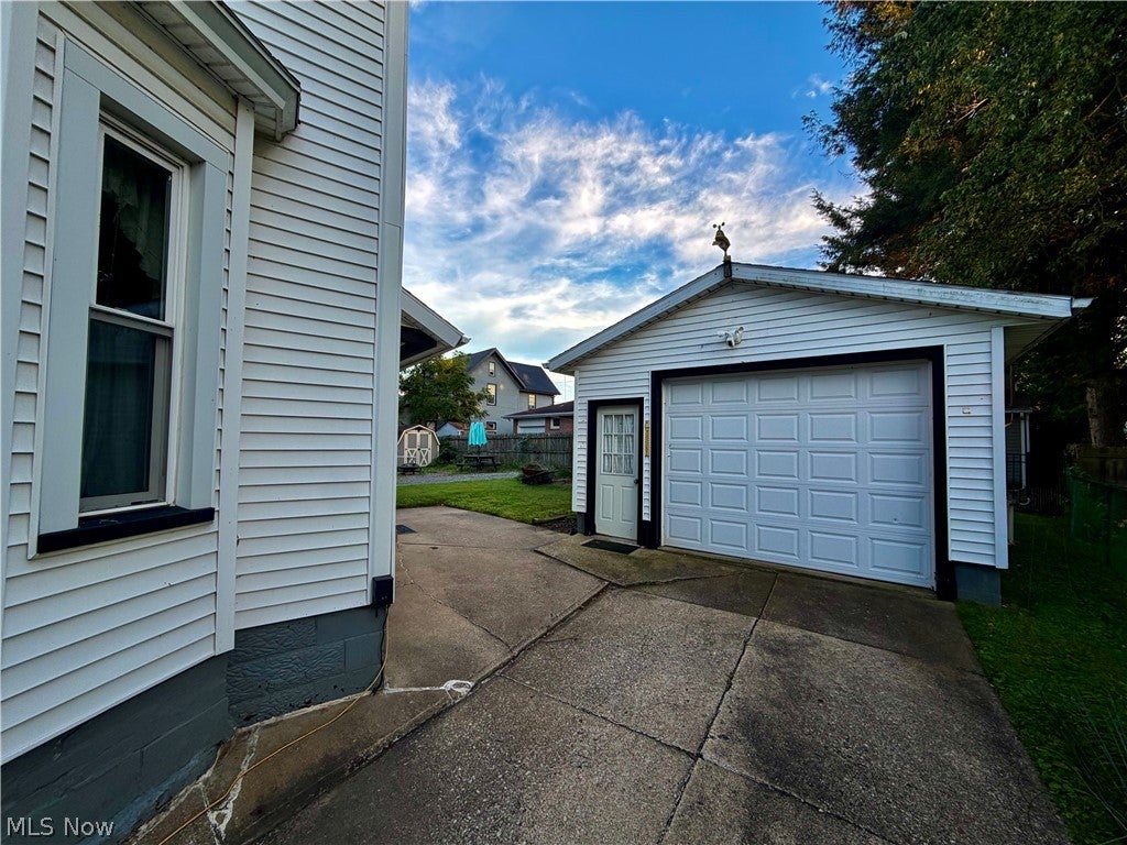 819 Lincoln Way NW