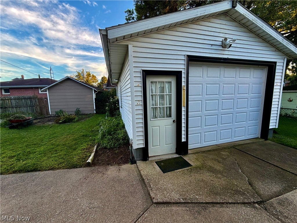 819 Lincoln Way NW