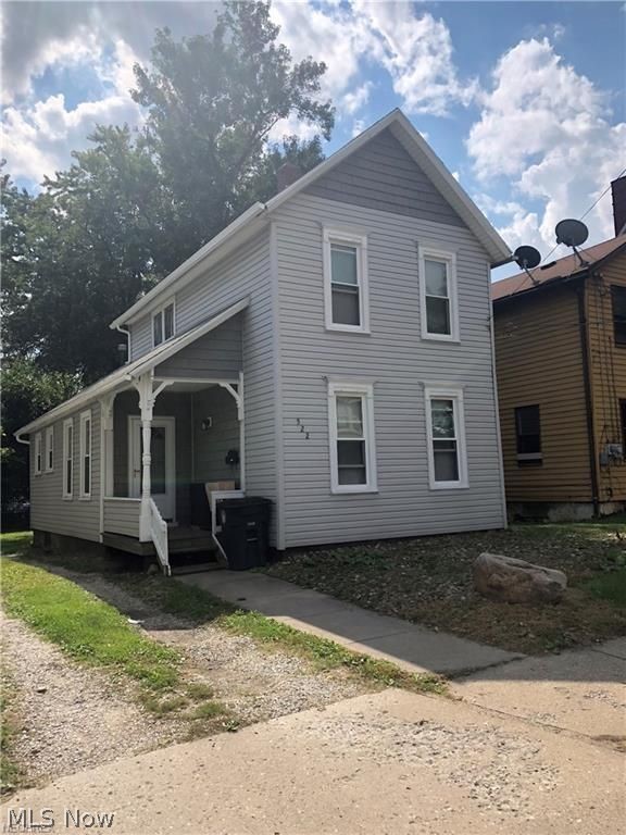 Perfect for students or family! Previously rented to Akron University students for $1,200! Wonderful investment opportunity. Only a 3 minute walk or 1 minute drive to campus. Central A/C, off street parking. Carpet is only a year old.