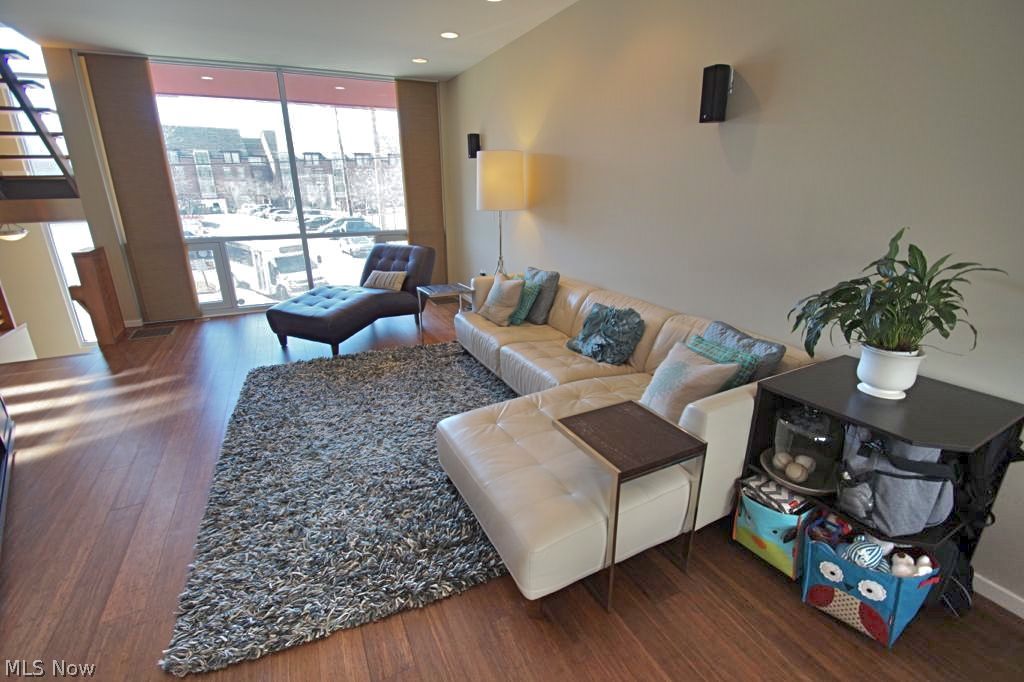 Circle 118 - Residential