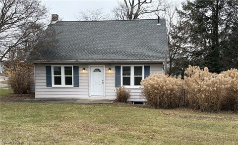 Photo of 4258 Mahoning Avenue, Youngstown, OH 44515 (MLS # 5210565)