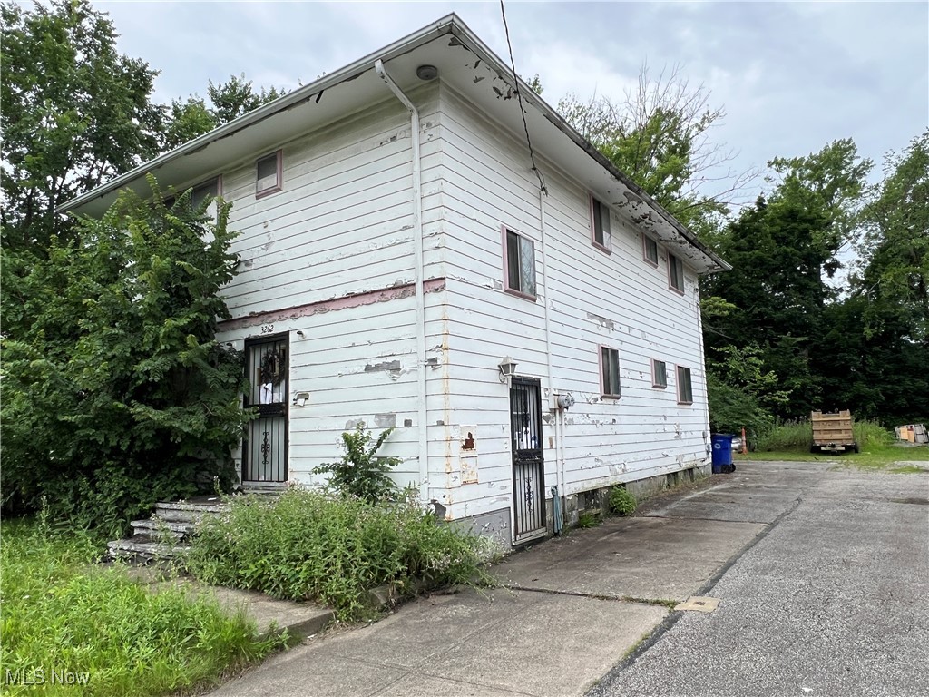 3262 E 130th Street