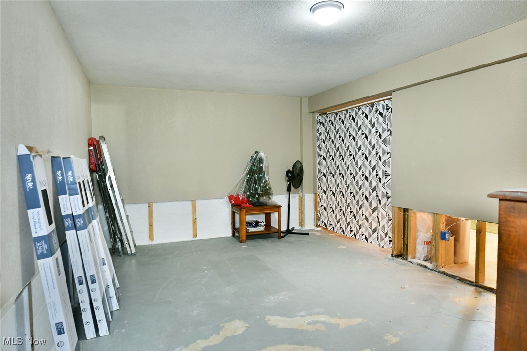 377 Henn Hyde Road, Warren, Ohio image 39