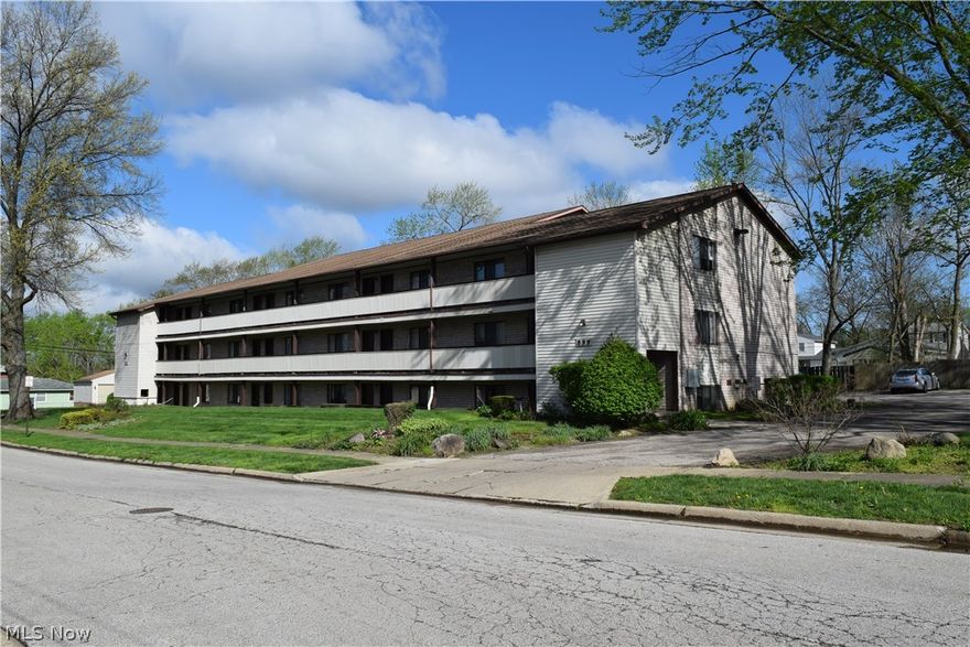 23 units 
Both 2BR 1BA & 1BR 1BA units
3rd floor has loft 2BR 1BA floorplan units
Avg. rent: $630
Electric radiant heat
Roof ‘21
Electric panels '26
Shared coin laundry room
Exterior stairwells
Parking lot
Security lights
Avg Rent: $630