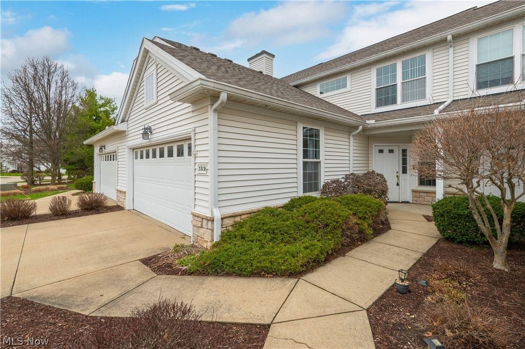 Photo of 33136 Fairport Drive, Avon Lake, OH 44012 (MLS # 5195319)