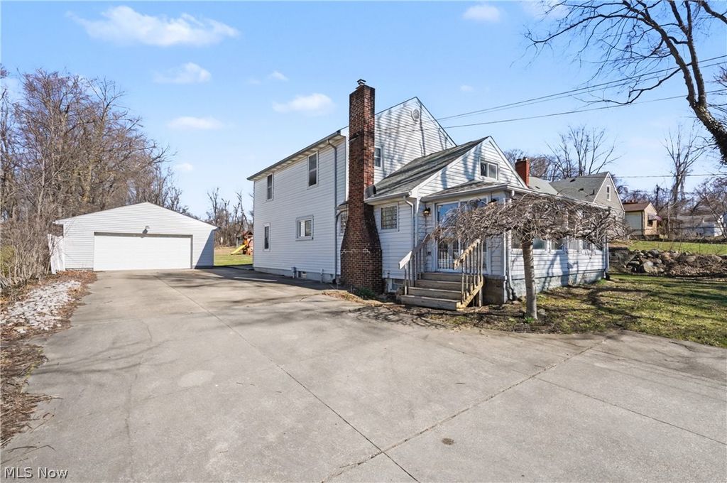 Photo of 801 Chaffin Road, Akron, OH 44306 (MLS # 5192361)