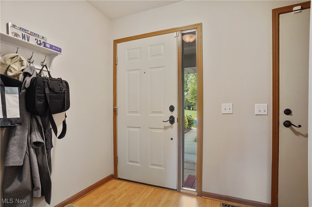 2426 Wrens Drive, Stow, Ohio image 3
