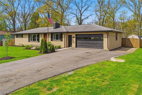 Homes For Sale - 11351 Wilhurst Avenue<br/> Stark County, Hartville, OH 44632