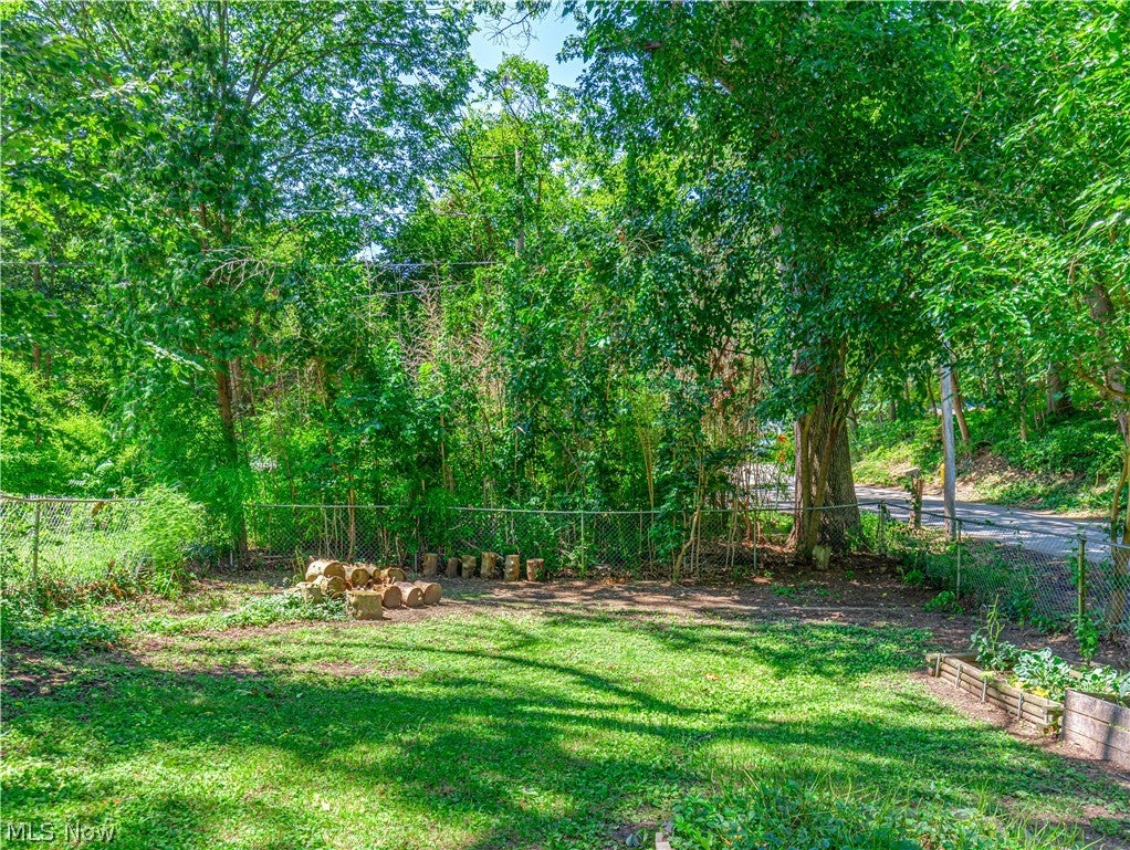 260 E Pace Avenue