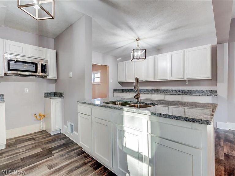 Riverside - Residential Lease