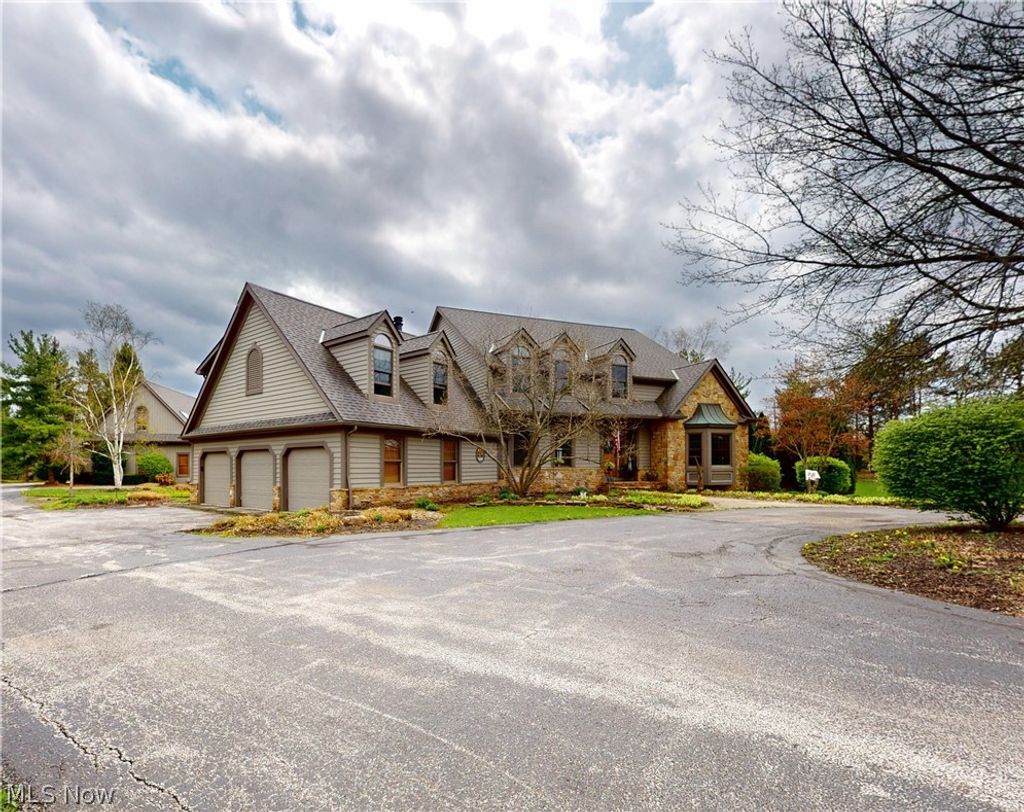 Photo of 11205 Hampton Ridge Drive, Chardon, OH 44024 (MLS # 5202407)