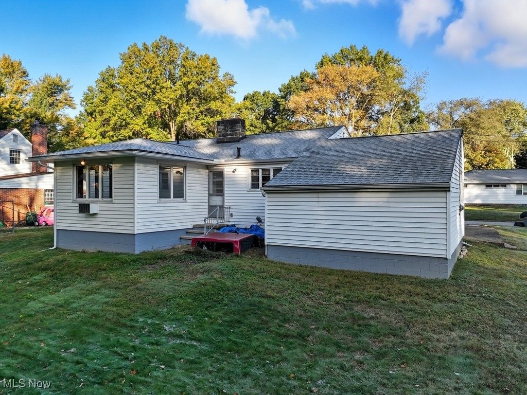 Photo of 2869 Lakewood Drive, Stow, OH 44224 (MLS # 5164236)