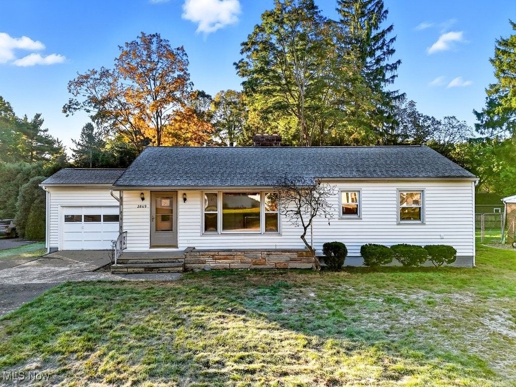 Photo of 2869 Lakewood Drive, Stow, OH 44224 (MLS # 5164236)