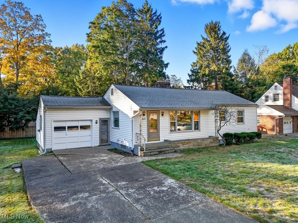Photo of 2869 Lakewood Drive, Stow, OH 44224 (MLS # 5164236)
