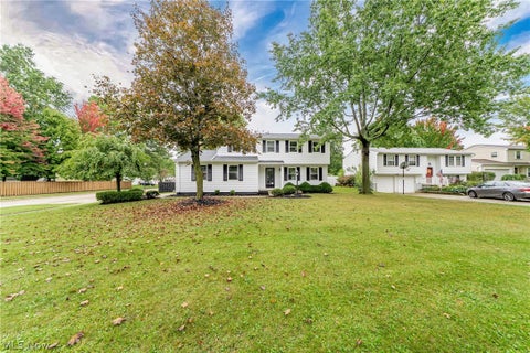 Homes For Sale - 22268 Jonathan Drive<br/> Strongsville, OH 44149