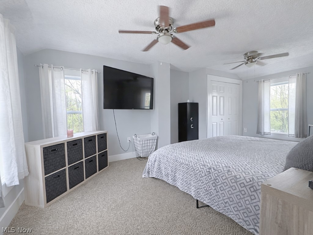 Smith Realty Company's Roundho - Residential