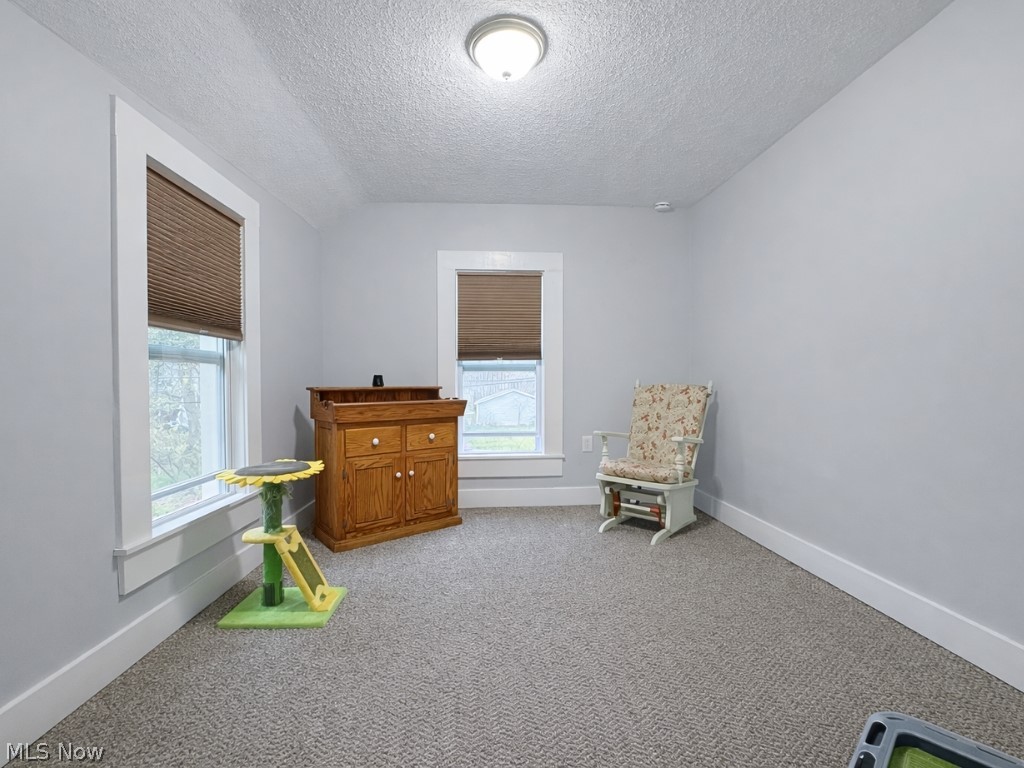 Smith Realty Company's Roundho - Residential