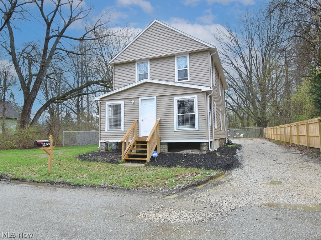 Smith Realty Company's Roundho - Residential