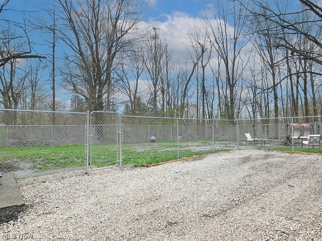 Smith Realty Company's Roundho - Residential