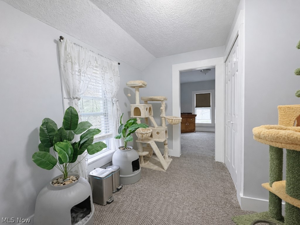 Smith Realty Company's Roundho - Residential