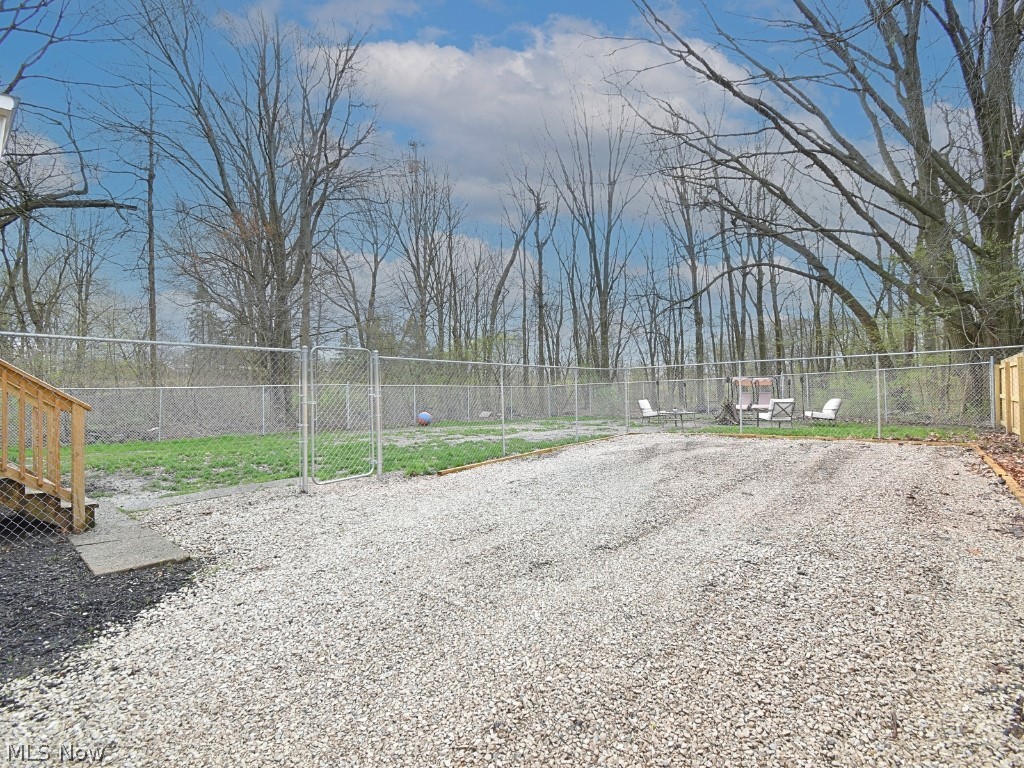 Smith Realty Company's Roundho - Residential