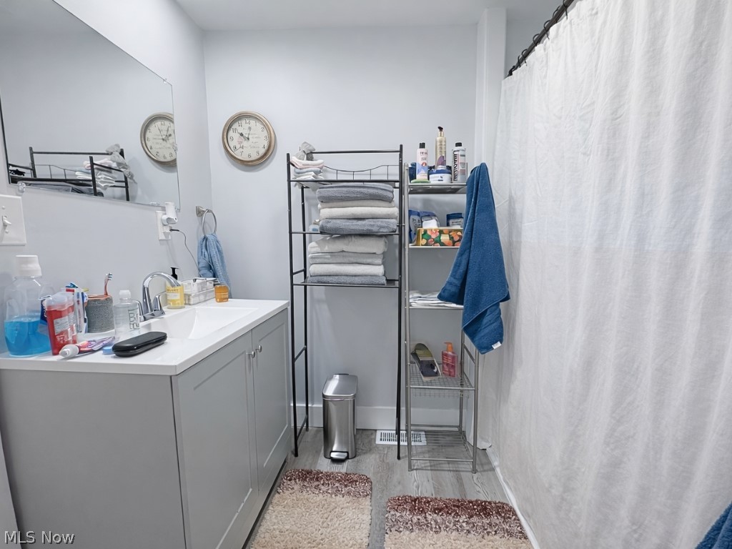 Smith Realty Company's Roundho - Residential