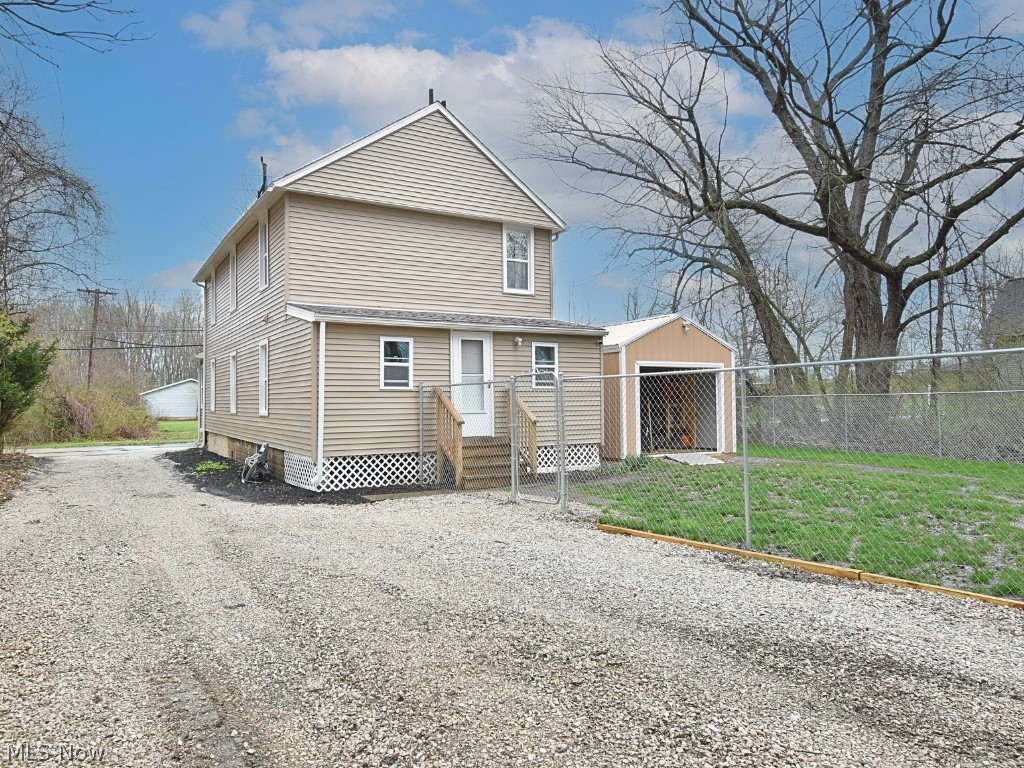 Smith Realty Company's Roundho - Residential