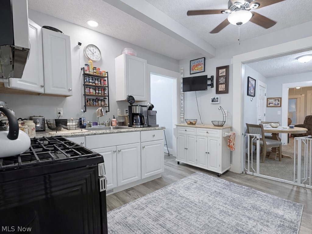 Smith Realty Company's Roundho - Residential