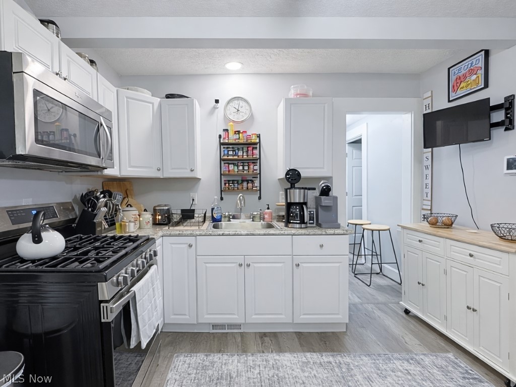 Smith Realty Company's Roundho - Residential